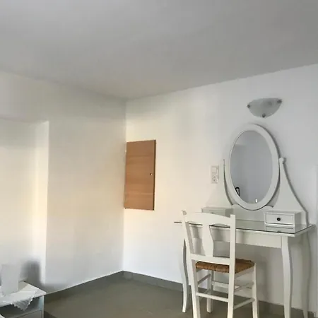 Vegera 'ostria', Stavros Donoussa