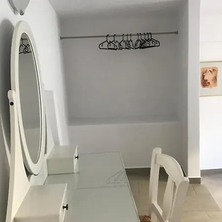 Vegera 'ostria', Stavros Donúsza